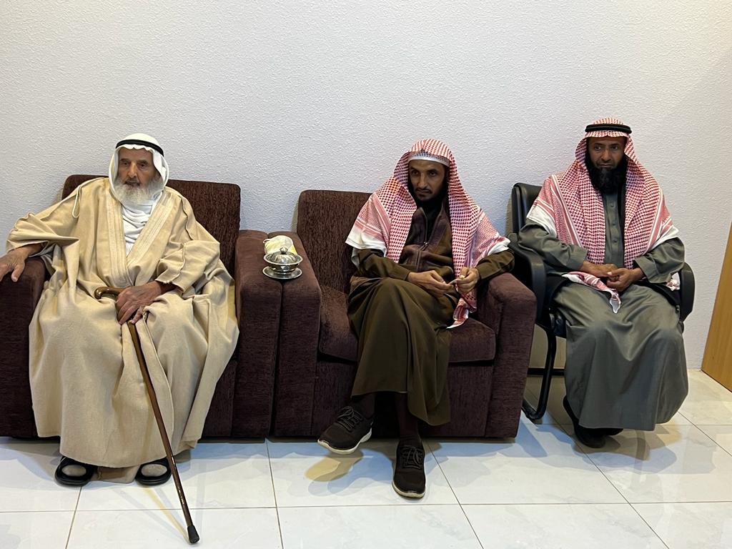 galyatbaha's tweet photo. تشرفت جمعية الدعوة والإرشاد وتوعية الجاليات بالباحة اليوم الخميس 15 /6 /1445 هـ بزيارة ممثل فريق الحوكمة أ. أيمن الغامدي
وكان في استقباله
نائب رئيس مجلس الإدارة
الشيخ محمد بن غنام
وعضوي مجلس الإدارة
أ. علي بن محمد  
أ. علي بن غرم الله
والمدير التنفيذي
أ. نايف بن محمد العامري https://t.co/KunOCNaNjA