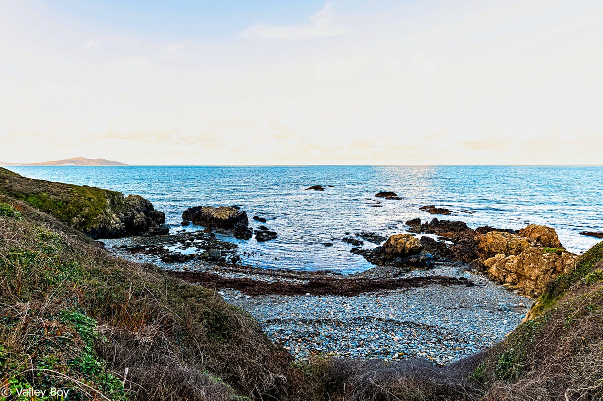 BJRoberts's tweet photo. A cold December sea view on the way down to Ynys Môn's (Anglesey's) beautiful Porth Swtan (Church Bay). @Ruth_ITV @AngleseyScMedia @ItsYourWales @NWalesSocial @northwaleslive @OurWelshLife @northwalescom @AllThingsCymru #YnysMôn #Anglesey #PorthSwtan #ChurchBay #December #Wales https://t.co/p9VkHXGBhF