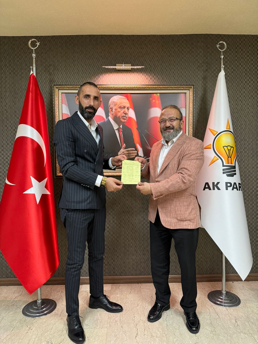 Yönetim Kurulu Üyemiz Sn. Mehmet Turgut, yapmış olduğu üyeleri Siyasi ve Hukuki İşler Başkanımız Sn. <a href="/06MBilalBezci/">MEHMET BİLAL BEZCİ</a> 'ye teslim etmiştir. 

AK Parti ilk günkü heyecanla büyüyor. 🇹🇷

<a href="/RTErdogan/">Recep Tayyip Erdoğan</a> 
<a href="/hakanhanozcan/">Hakan Han ÖZCAN 🇹🇷</a> 
<a href="/AkpartiAnkara/">AK Parti Ankara</a> 
<a href="/KadirKarapnar5/">Kadir Karapınar</a>