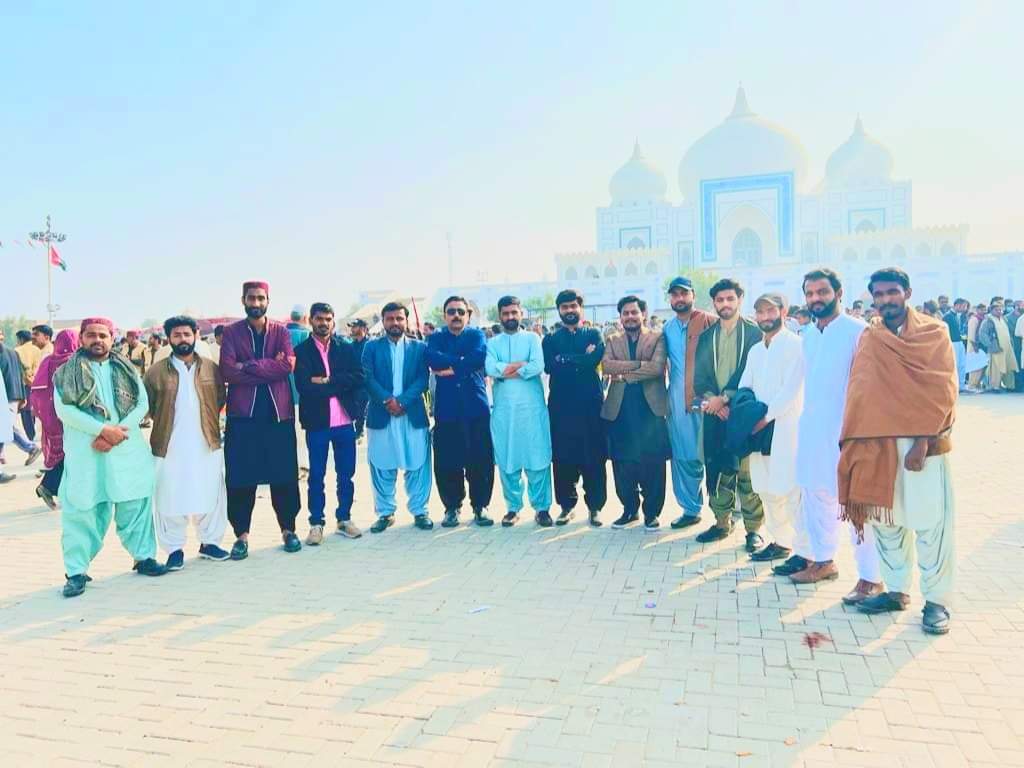 nazarbaloch07's tweet photo. میں ظلمتِ وقت کا شکوہ ہرگز نہیں کرونگا ڈٹا رہونگا،
میں اپنے حصے کی شمع یاروں جلا رہا ہوں بتا رہا ہوں۔ https://t.co/0ADQxSgAoR