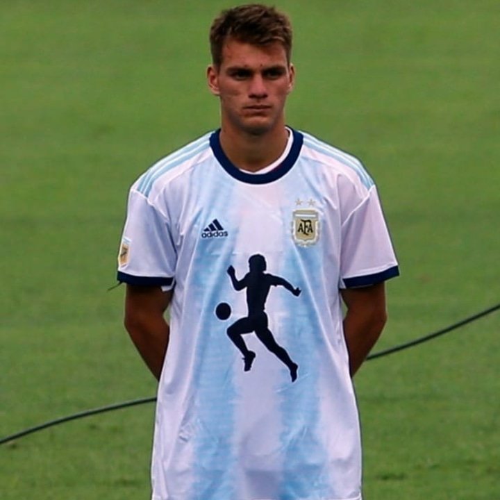BocaJrsSports's tweet photo. 🔥 #Boca prepara una oferta por Kevin #Zenón para acercarse a los 4 millones de dolares que pretende #Unión.
Incluye un dinero más el 50% de los pases de Mauro #LunaDiale, Enzo #Roldán y Ezequiel #Cañete. https://t.co/GFzbhF9XwL