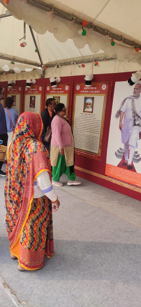 CBCLucknow's tweet photo. #VanakkamKashi
#kashitamilsangamam, नमो घाट, वाराणसी में आयोजित चित्र प्रदर्शनी में निरंतर विद्यार्थियों, महिलाओं, वरिष्ठजनों एवं जनसामान्य का अवलोकन हेतु आगमन हो रहा है। केंद्रीय संचार ब्यूरो लखनऊ द्वारा इस प्रदर्शनी का आयोजन किया गया है। आज के कुछ दृश्य।
#kashitamilsangamam
3/5 https://t.co/A4zrmVlfsi