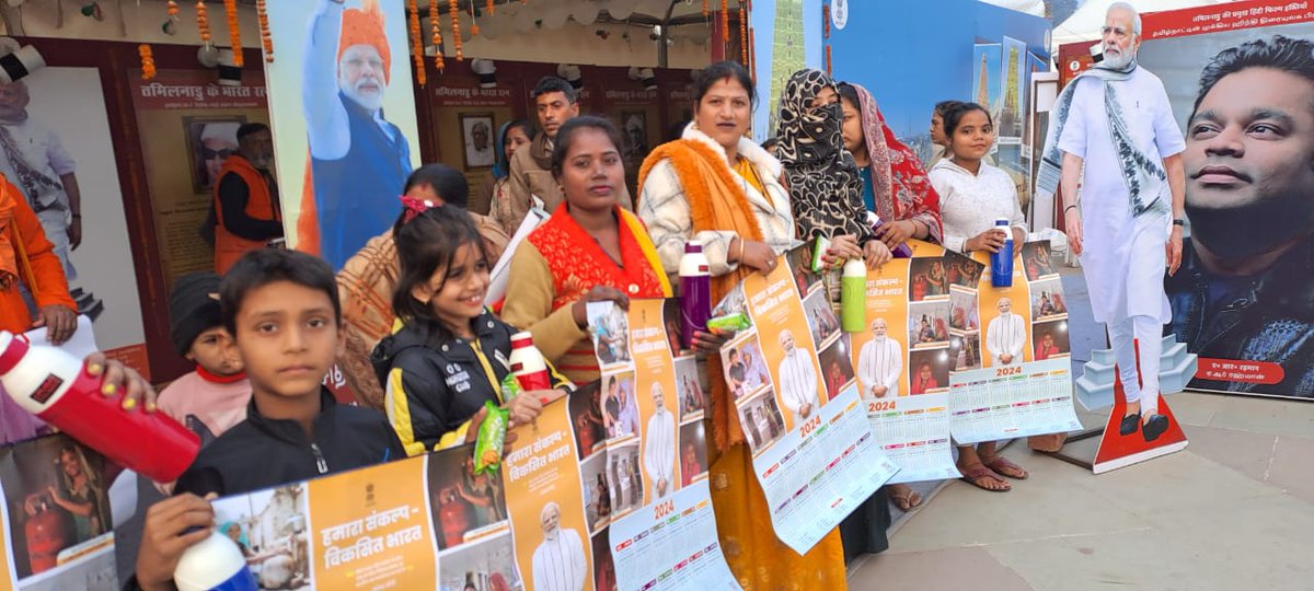 CBCLucknow's tweet photo. #VanakkamKashi
#kashitamilsangamam, नमो घाट, वाराणसी में आयोजित चित्र प्रदर्शनी में निरंतर विद्यार्थियों, महिलाओं, वरिष्ठजनों एवं जनसामान्य का अवलोकन हेतु आगमन हो रहा है। केंद्रीय संचार ब्यूरो लखनऊ द्वारा इस प्रदर्शनी का आयोजन किया गया है। आज के कुछ दृश्य।
#kashitamilsangamam
5/5 https://t.co/Hy6mnyTGuR