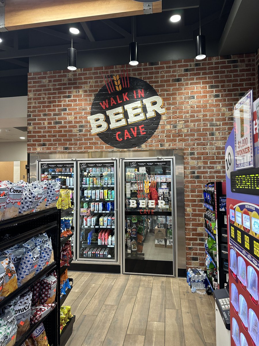 AndrewAsAlways_'s tweet photo. still think the Midwest doesn’t have culture? https://t.co/a4L0nCLYRL