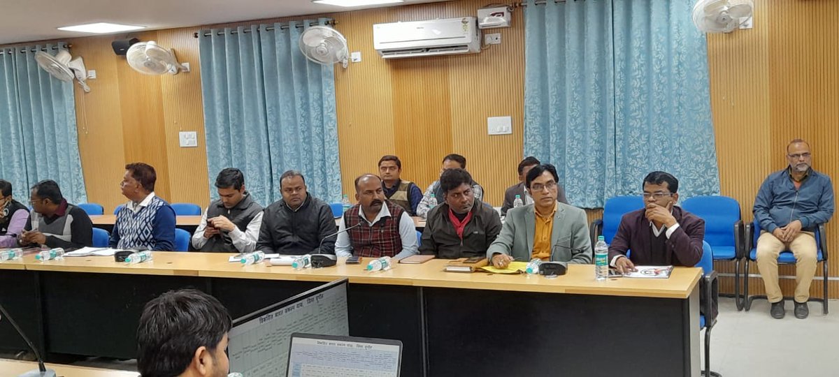 dm_supaul's tweet photo. दिनांक 28.12.2023 को श्री बालामुरुगन डी0, भा0प्र0से0, संयुक्त सचिव, उद्योग एवं वाणिज्य विभाग, भारत सरकार-सह-प्रभारी पदाधिकारी, सुपौल जिला की अध्यक्षता में समाहरणालय, सुपौल स्थित लहटन चौधरी सभागार में विकसित भारत संकल्प यात्रा से संबंधित समीक्षात्मक बैठक आयोजित की गई। https://t.co/nYyZL7xtxm