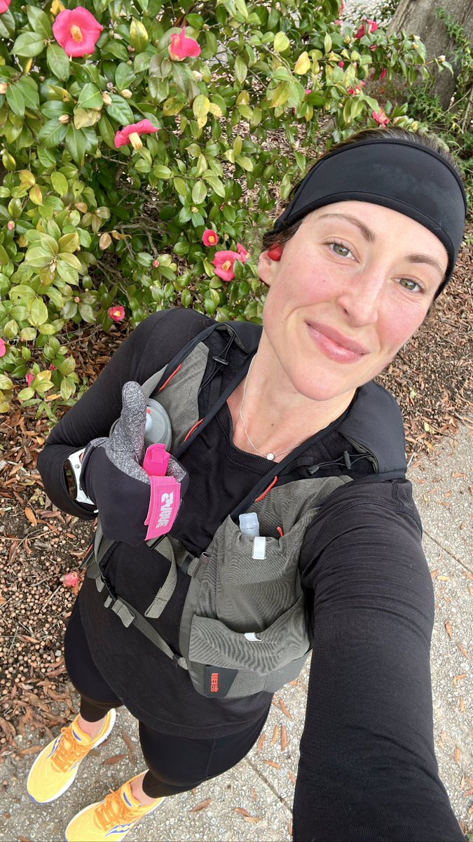 gm ☕️ 

time f*cking flies 

holidays almost over &amp; only a couple weeks till my next race 🏃🏼‍♀️