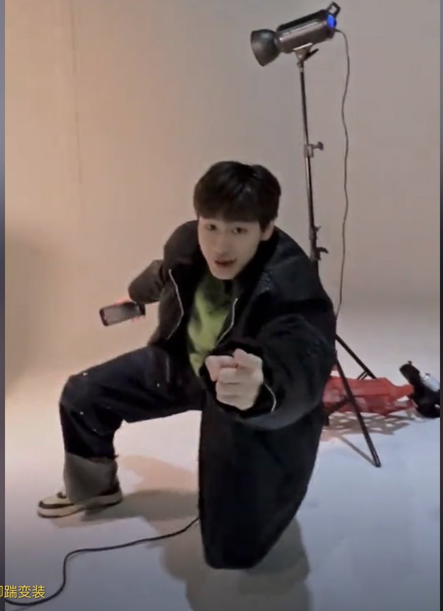 fansclub_ak's tweet photo. ✨Back Off · Video Challenge in Douyin ✨

1⃣️Collab Video with Santa
https://t.co/HvculzDsPd
2⃣️AK Solo Video
https://t.co/E4UvxRdCpv
3⃣️Solo Video Blooper
https://t.co/t9wXgMbN9T

#AK刘彰 #LiuZhang #หลิวจาง #Akira #AKLưuChương https://t.co/Zo7kjcFNtL