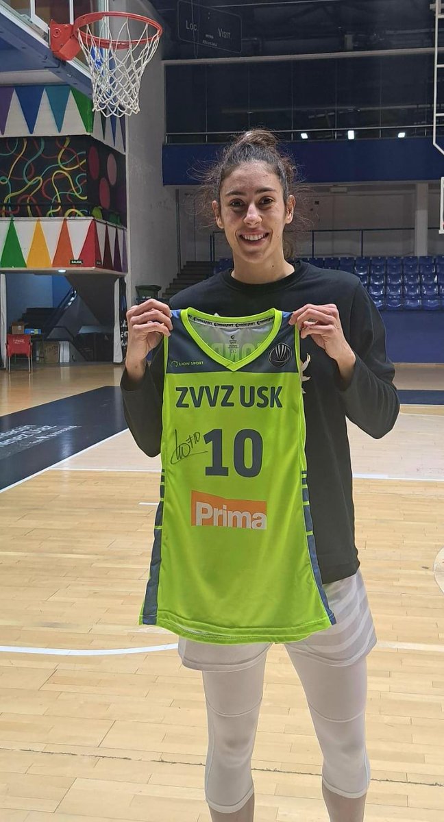 madbasket's tweet image. 🏀SORTEO🏀

Hoy tenemos una visita muy especial en Madbasket Magariños. 

@MariaaConde nos ha firmado una camiseta suya talla S del @ZVVZUSKPRAHA y la queremos sortear porque el baloncesto hay que difundirlo.

Y ya de paso hemos entablado conversaciones para traer las nuevas…