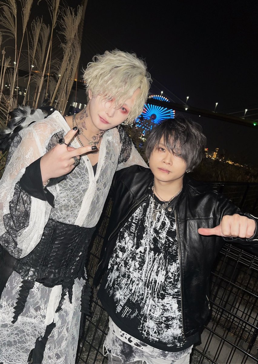 「AMULET 大阪公演おつやけど  まっじでぶち上がったね  色々思い出して感慨」|luz(ルス)🥀のイラスト