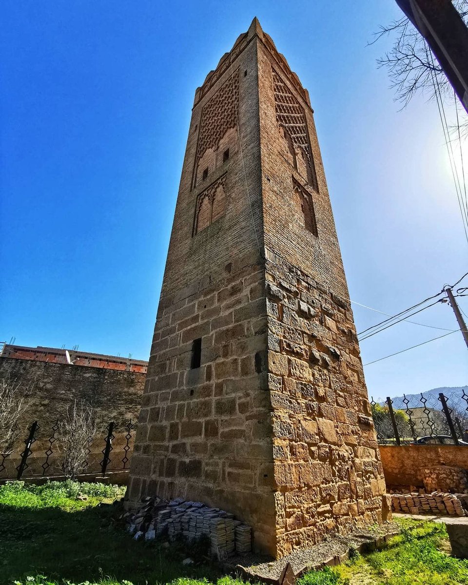 maelassal's tweet photo. #Tlemcen : La mosquée d'Agadir fondée par #Idriss_1er en 790, le minaret a été construit par le roi zianide #Yaghmoracen en 1280 haut de 26,60 mètres, il s’élève sur une base de pierre de taille portant des inscriptions romaine provenant de ruines de #Pomaria (antique Tlemcen) https://t.co/2BV5tpvLoA