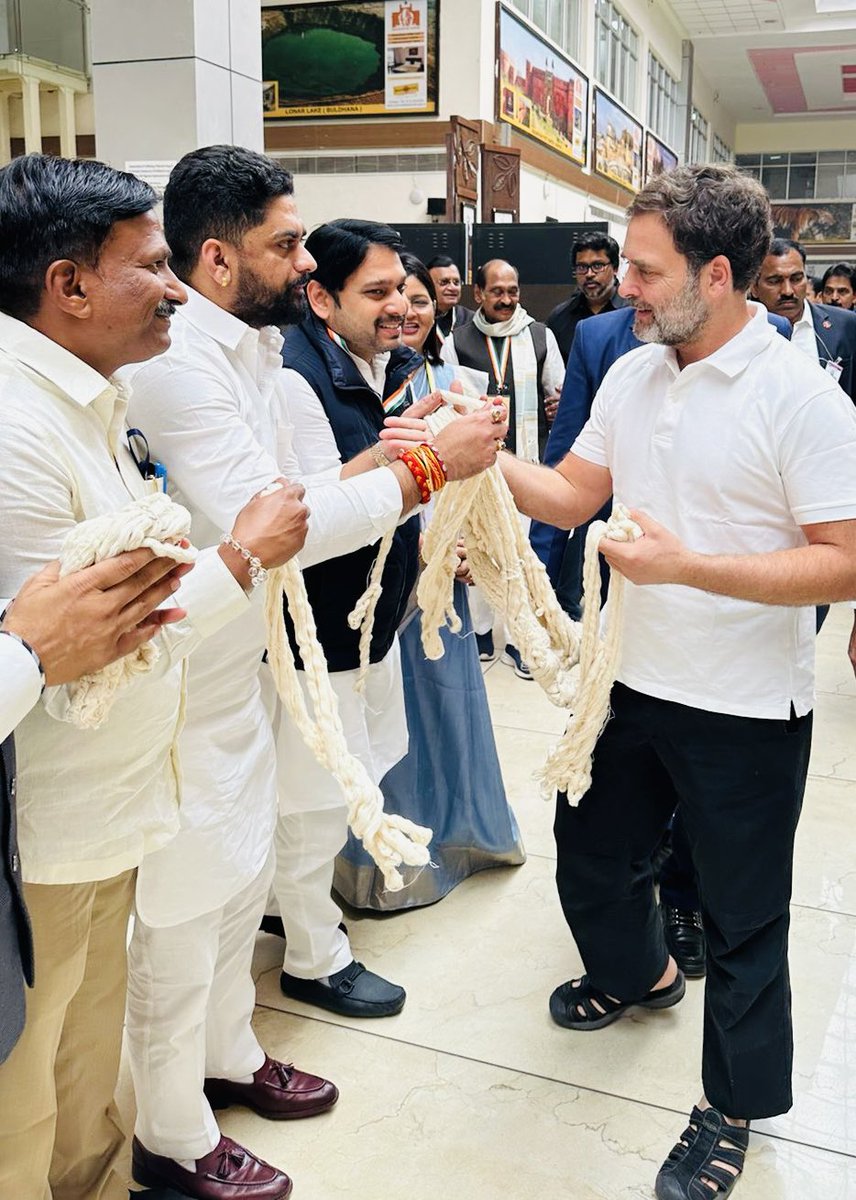SurajThakurINC's tweet photo. Boss 💪☀️❤️

#HainTaiyaarHum 
#Congress #Nagpur https://t.co/7hjeUs5IjF