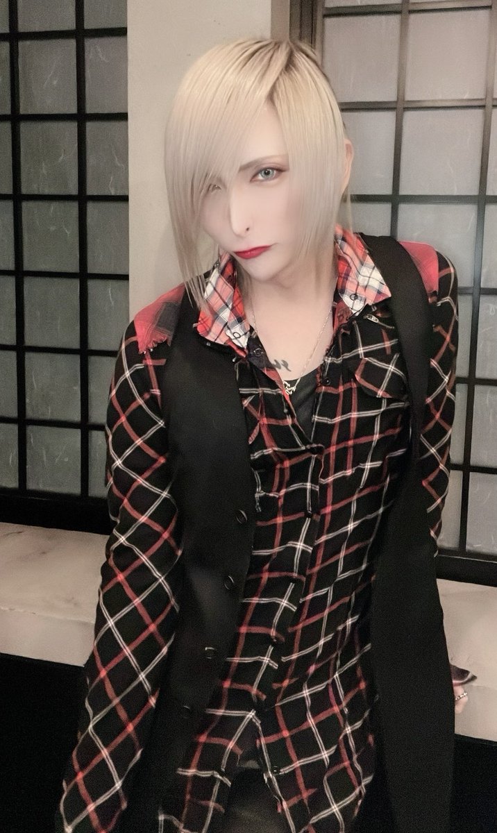 Ash_Osaka_'s tweet photo. 12/28(木)出勤スタッフ

天城騎士 owner （@NIGHT0616 ）
24:00～みお 代表(@miomio_melo )
24:00～あめくん。(@Amekun1222 )

本日は年内LAST営業となっておりますので
皆様Ash納め飲み納め是非

今宵もAshにて
#BARAsh  #V系 #ミナミ  #BAR
#初回 #メンコン #コンカフェ https://t.co/CLK5Fgm59z