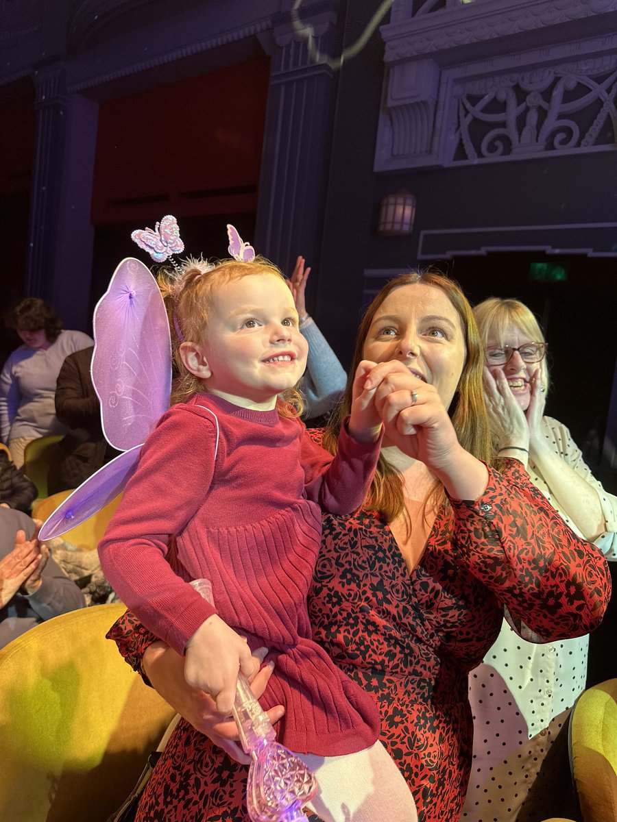 Lisa_Needers's tweet photo. Throwback to last years panto. Look at her face! Savannah is 4 now &amp; is so excited for Saturday. @Jonny_Wilkes always puts on the BEST show. Give us a wave in Row E at the 1pm show Jonny!! @RegandVic https://t.co/FCHnVbtpey