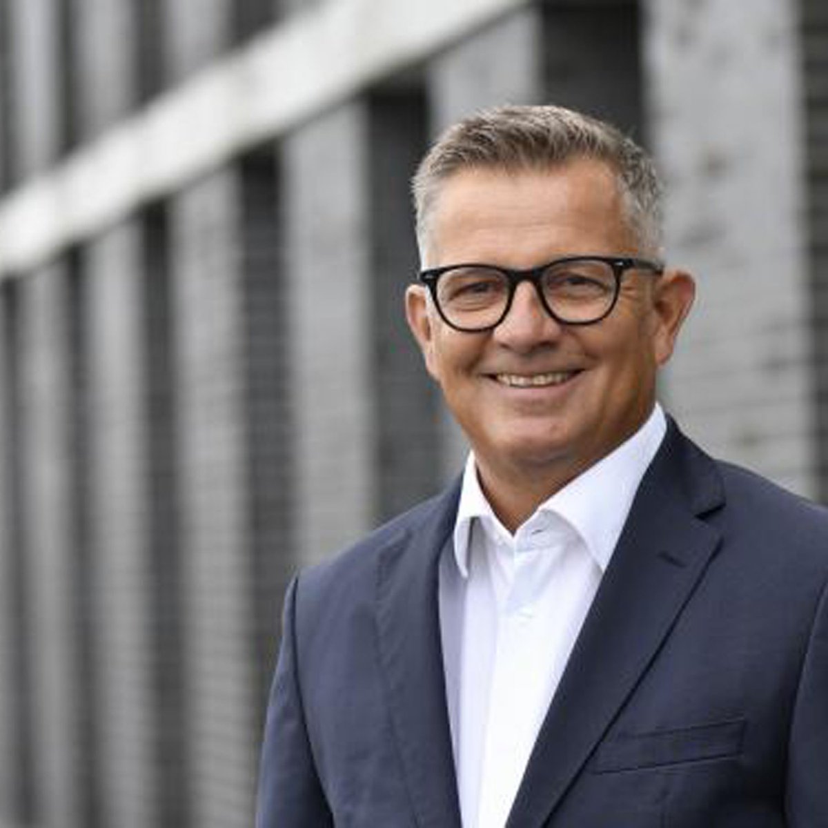 In seinem Beitrag hebt Michael Frank (<a href="/sicherenergie/">Michael Frank</a>), Direktor des Verbands Schweizerischer Elektrizitätsunternehmen (<a href="/vse_aes/">VSE/AES</a> ), unter anderem die Bedeutung des Energie-Mantelerlasses hervor. energate-messenger.ch/news/239182/fr…