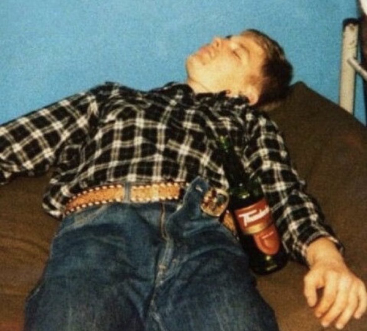 MorbidKnowledge's tweet photo. Jeffrey Dahmer passed out drunk. https://t.co/dKEn415qnQ