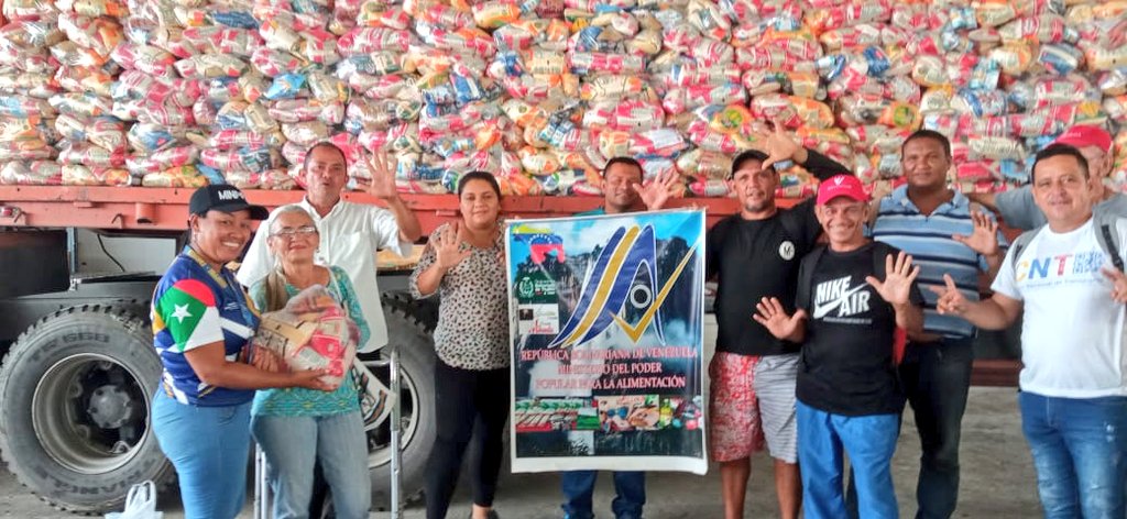 En la parroquia El Dividive, municipio Miranda, se hizo entrega de 3.310 combos Clap a 3.029 familias de los 13 Clap territoriales, fortaleciendo el abastecimiento del pueblo.
¡Alimentar es vencer! 🌽

#28Dic 
#2023AñoDeVictoria