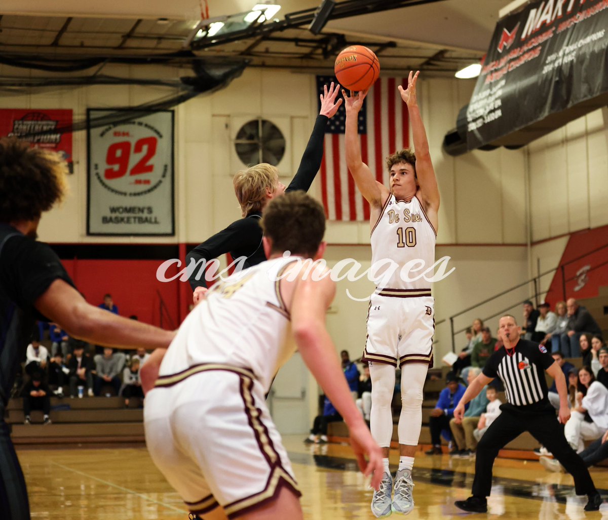 ChrisSchmitz168's tweet photo. “De Smet v. Parkway North”
The game-day 📸 gallery from opening round action in the @CVCSTL tournament are now posted at: https://t.co/whFEBvMoQm All follows, reposts &amp; likes are much appreciated! @DeSmetJesuitHS @DeSmetBBall @KentWilliams33 @PrepSportsSTL @DeSmetAthletics #CvC23 https://t.co/SrLWnLCfX5