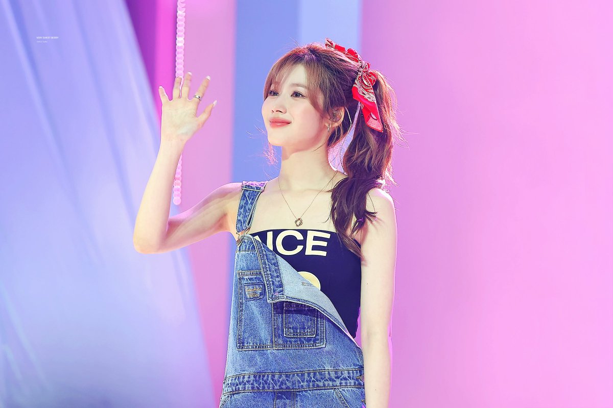 VSB_1229's tweet photo. 생일축하해~~🫶🏻

#사나의_27번째_겨울이야기
#SharmingSanaDay
#트와이스 #TWICE #사나 #SANA #サナ https://t.co/8KcILRuviw