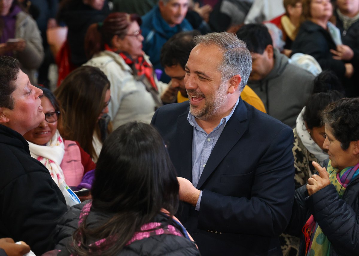 biencuyano's tweet photo. Una sana costumbre democrática! Maipú promueve la participación ciudadana: más de 10 mil personas votaron proyectos del Presupuesto Participativo 2024 para ampliación de centros de salud, colocación de red de gas, apoyo a Pymes y más obras para vecinos! https://t.co/VzDjk8aWKI https://t.co/e9GM0jZp0X