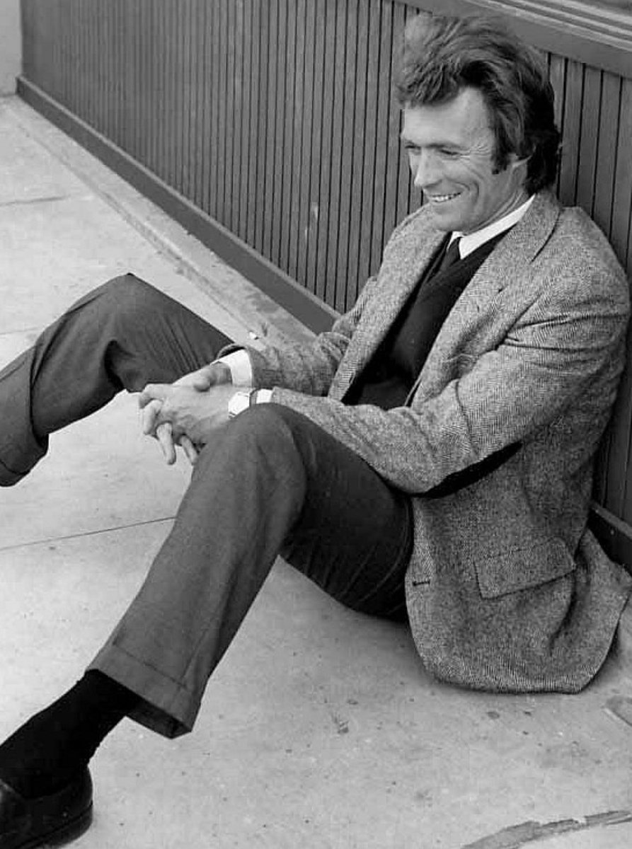 Filmesthetic1's tweet photo. Clint Eastwood on the sets of “Dirty Harry” (1971). https://t.co/ZDCwzUzjx0