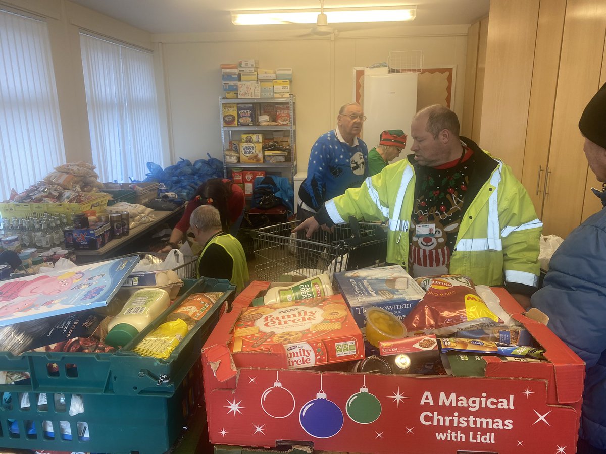 118 food parcels out-Mex/Conis/Denaby in Dec via <a href="/FoodAWARE/">Food AWARE CIC</a> <a href="/MyDoncaster/">City of Doncaster Council</a> <a href="/StLegerHomes/">St. Leger Homes</a> <a href="/CABDoncaster/">Citizens Advice Doncaster Borough</a> etc. Over £4K of food!
Big thks <a href="/Donc_Comm_South/">Communities South</a> 4 help 
#doncasterisgreat <a href="/DoncasterDamian/">Damian Allen</a>
Pls donate! <a href="/LidlGB/">@LidlGB</a> <a href="/nbrly/">neighbourly.com</a> <a href="/TNLComFund/">The National Lottery Community Fund</a> 
👇
m.facebook.com/story.php?stor…

#CostOfLivingCrisis