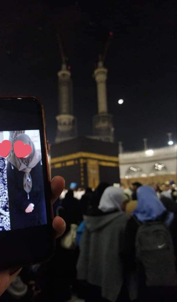 ستبقى جدتي حاضرة في قلبي مهما غابت سأبقى افتخر انه كان لدي جدة في غاية الحنان لم تكن الجدة فقط بل كانت لي الحياة وما فيها اللهم إرحم من عجز عقلي عن استيعاب فراقها ويؤلمني قلبي عند ترديد دعاء الميت لها ربي أفسح لجدتي في الجنان مكانها ربي اسألك الصبر