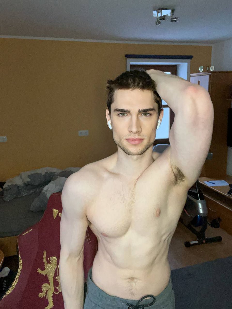 Jonasem2020's tweet photo. Do i look hot?🍆 https://t.co/plWvFy6TJI