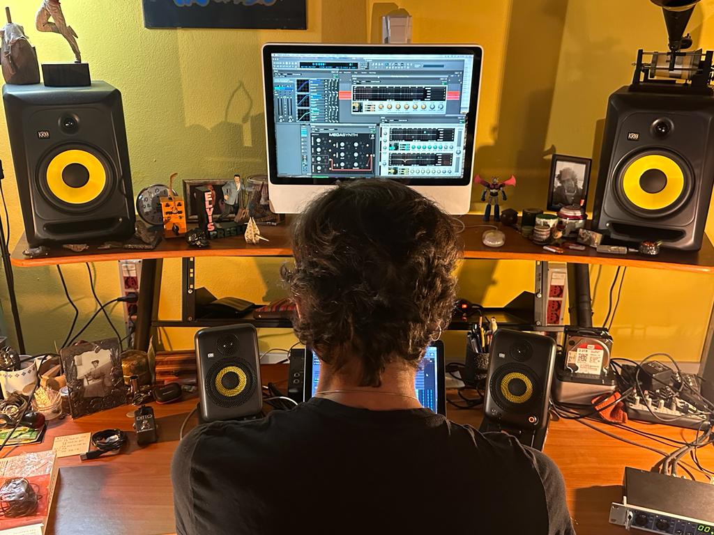 “The new KRK GoAux Portable Monitor System is great for on-the-go flexibility. I like that the portability of the system allows you to work in different places while maintaining the listening quality.” – Italian artist and guitarist Xabier Iriondo #PortableMonitors