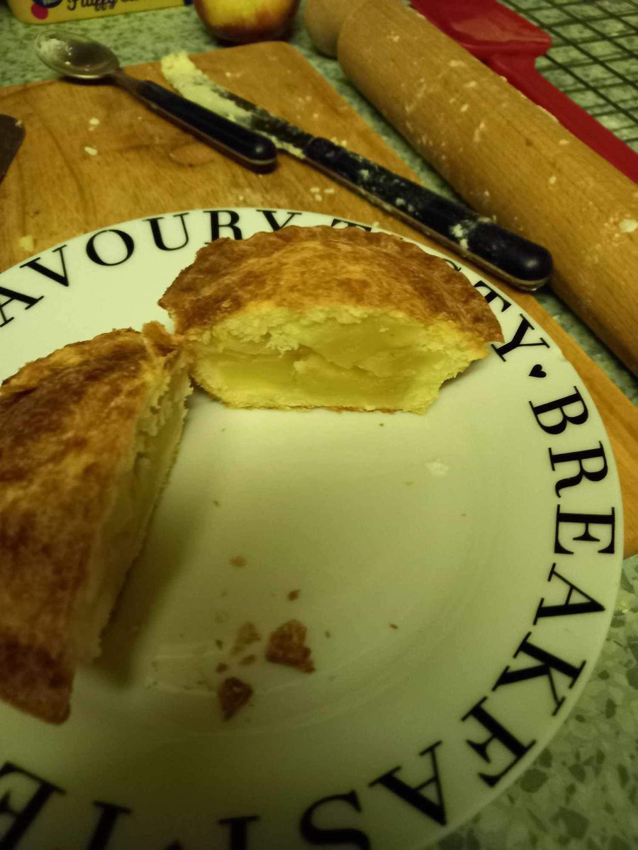 zenakate1's tweet image. Got a pie maker for Christmas so managed to have a play with it today.  Not too bad for a first go.  End of the day he liked it although he does like almost anything 😂 
#glutenfree #coeliac #piemaker #applepie #gadget