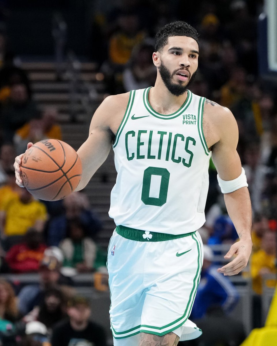 thejoeholkashow's tweet photo. NBA LOCKs today🔒
📉J. Tatum: U 43.5 Pts+Reb+Ast
💥J. Tatum: U 29.5 Pts

The Celtics' recent trend towards a SLOWER game pace suggests fewer scoring opportunities. With Jaylen Brown SIDELINED, Tatum will face intensified defensive focus, which could hamper his ability to pile up high numbers. I expect the Pistons to tighten their defense enough to keep Tatum's contributions in check, so despite his undeniable talent, the current team dynamics and the matchup specifics lean towards betting the UNDER👑

LIKE if you tailed yesterday when we went 12-1❤️

👨‍🍳Get my daily picks EARLY for $0 in the email newsletters in my profile