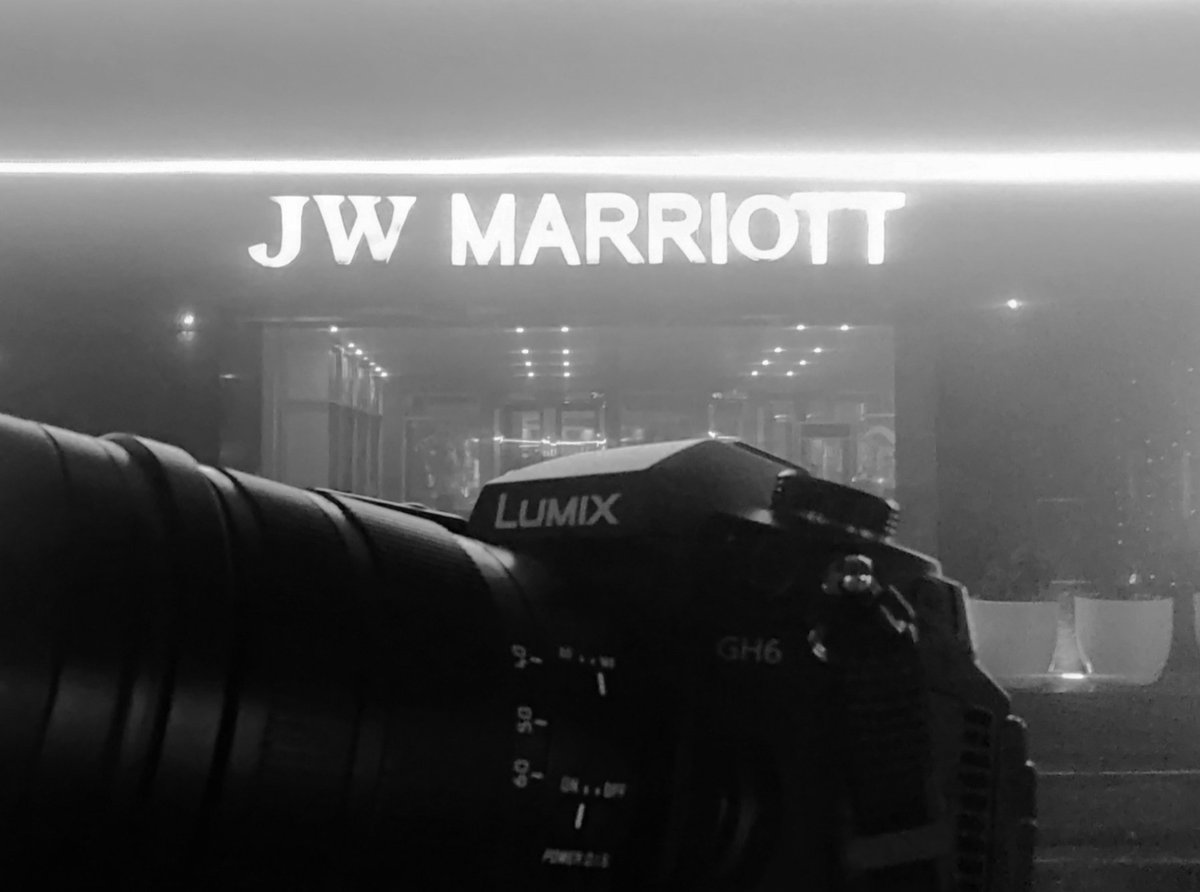 Belgesel çekimlerinde ekibime değer veririm kardeşim. JW Marriott yerine çadırlarda konaklatan <a href="/dogansoysal/">Burak Doğansoysal</a> gibi yönetmenler de ne bileyim.. :))
