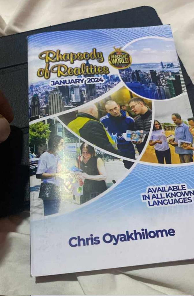 PakoAlem's tweet image. 2024, we have arrived! 🥳

Ask me for the message of the New Year, I have all answers.😂🤣🤣