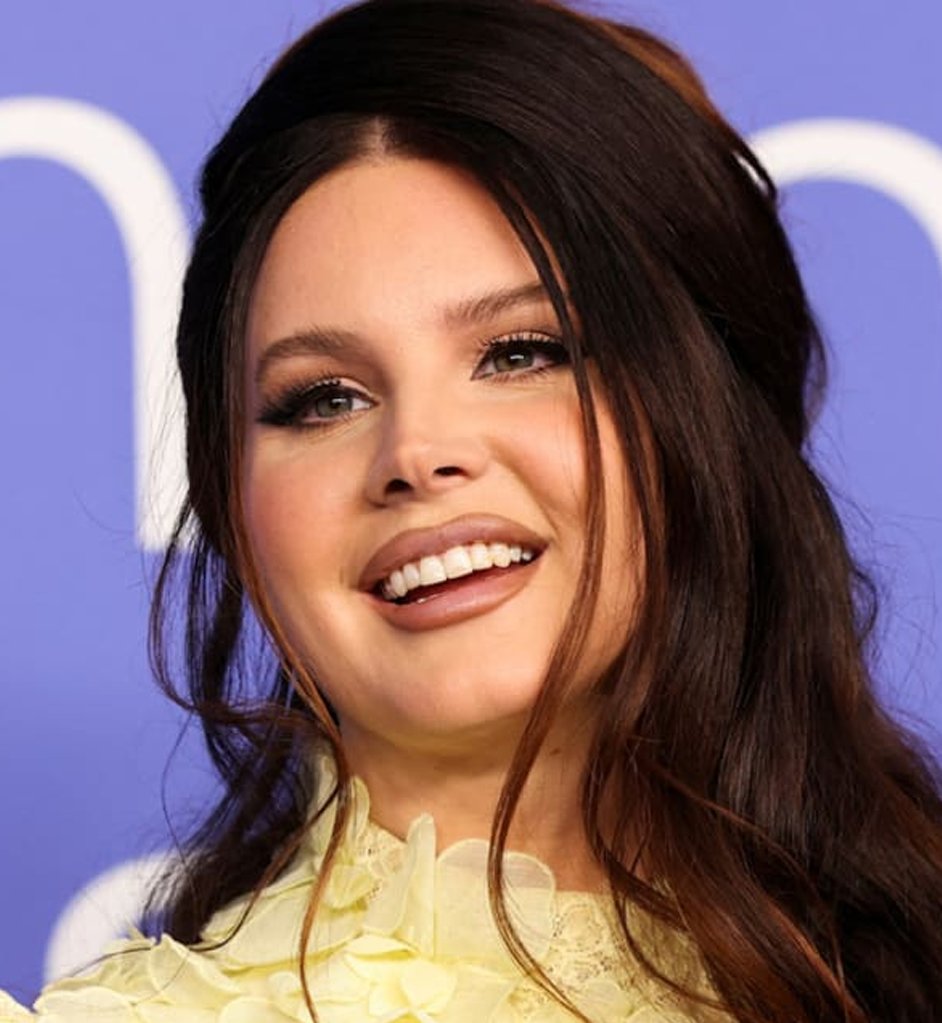 WHITEH0TPEPPERS's tweet photo. 🚨 Lana Del Rey tells TMZ she had no idea Ariana Grande has a new man in her life.

"I thought that guy was her homosexual brother!" https://t.co/18MtnFlCY6