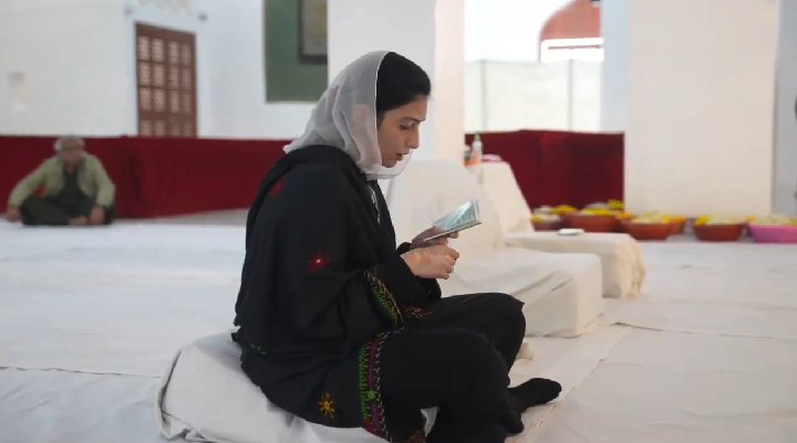 ArfaBhutto786's tweet photo. بی بی آصفہ بھٹو زرداری نے اپنی خالہ کے ہمراہ اپنی والدہ شہید محترمہ بینظیر بھٹو کی مزار پر حاضری دی
بی بی @AseefaBZ اور صنم بھٹو نے شہید محترمہ بینظیر بھٹو سمیت تمام شہداء کے ایصال ثواب کے لیے قرآن خوانی اور دعا بھی کی۔ https://t.co/la2RmGqWap