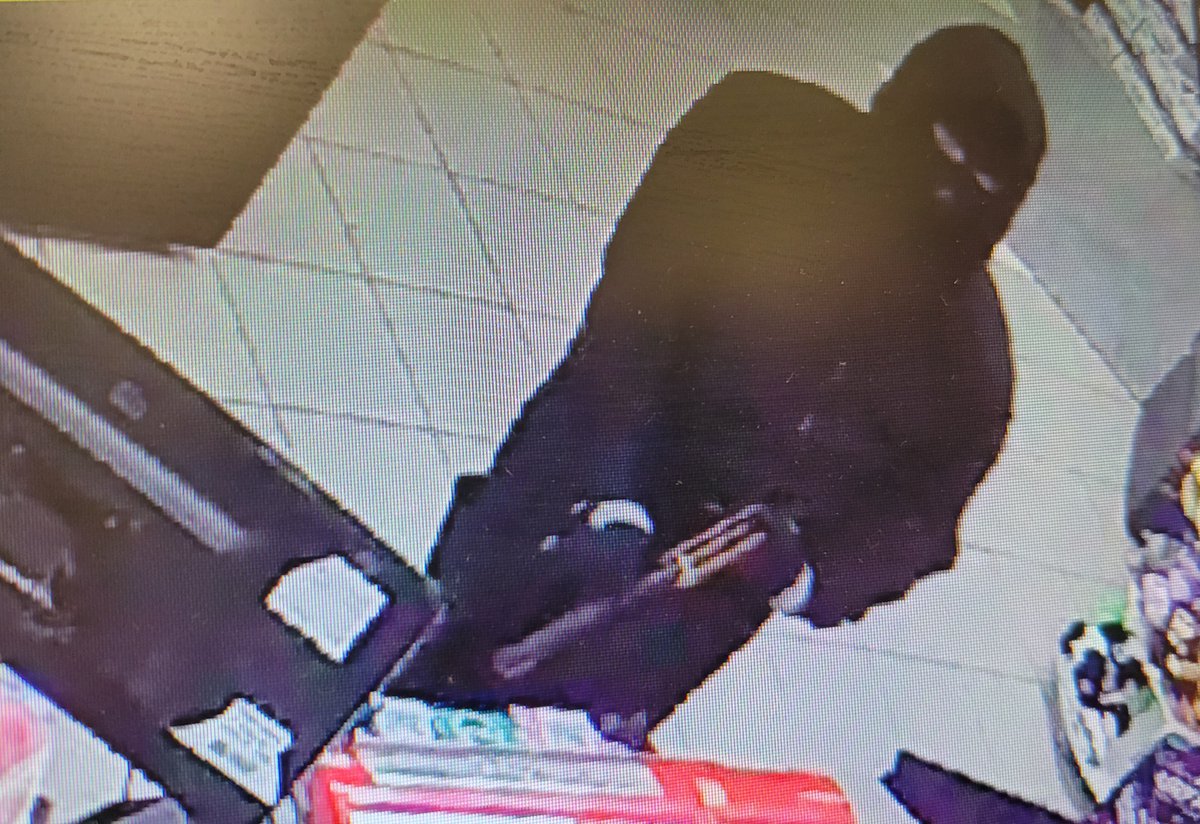 RCMPNS's tweet photo. Shelburne RCMP Detachment is investigating an armed robbery that occurred at a gas station on Falls Ln. in #Shelburne. https://t.co/ECF5IFONwW https://t.co/19brxWNxrX