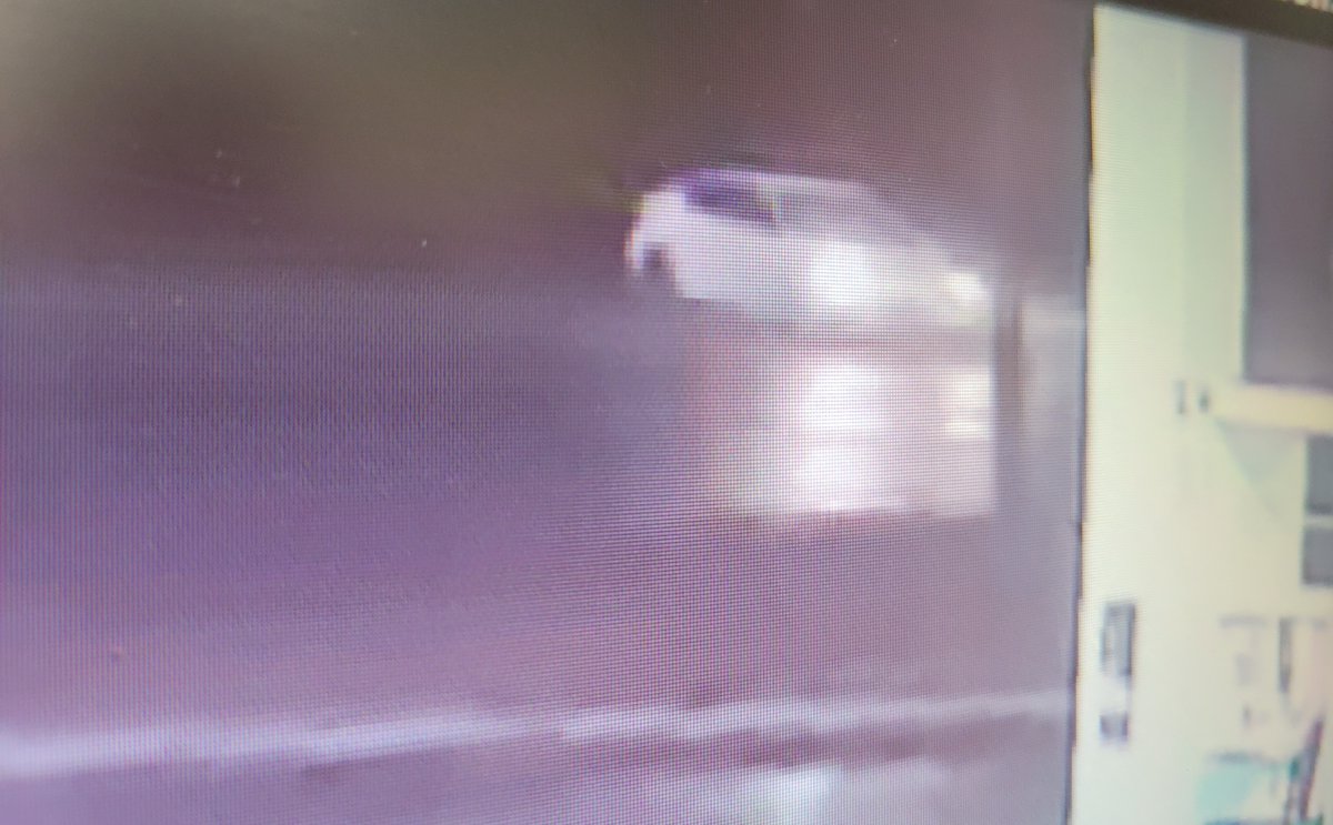 RCMPNS's tweet photo. Shelburne RCMP Detachment is investigating an armed robbery that occurred at a gas station on Falls Ln. in #Shelburne. https://t.co/ECF5IFONwW https://t.co/19brxWNxrX