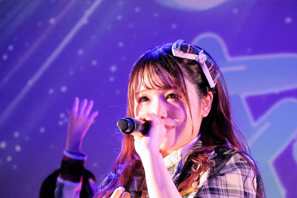 Panchan_7's tweet photo. 12/26あいすなっつワンマンライブより
歌が大好きなひまりちゃん。笑顔がかわいくて、好きが止まらないの🥰
#あいすなっつ
#PREFLOP
#池田陽葵 https://t.co/xbDs1fYI5H