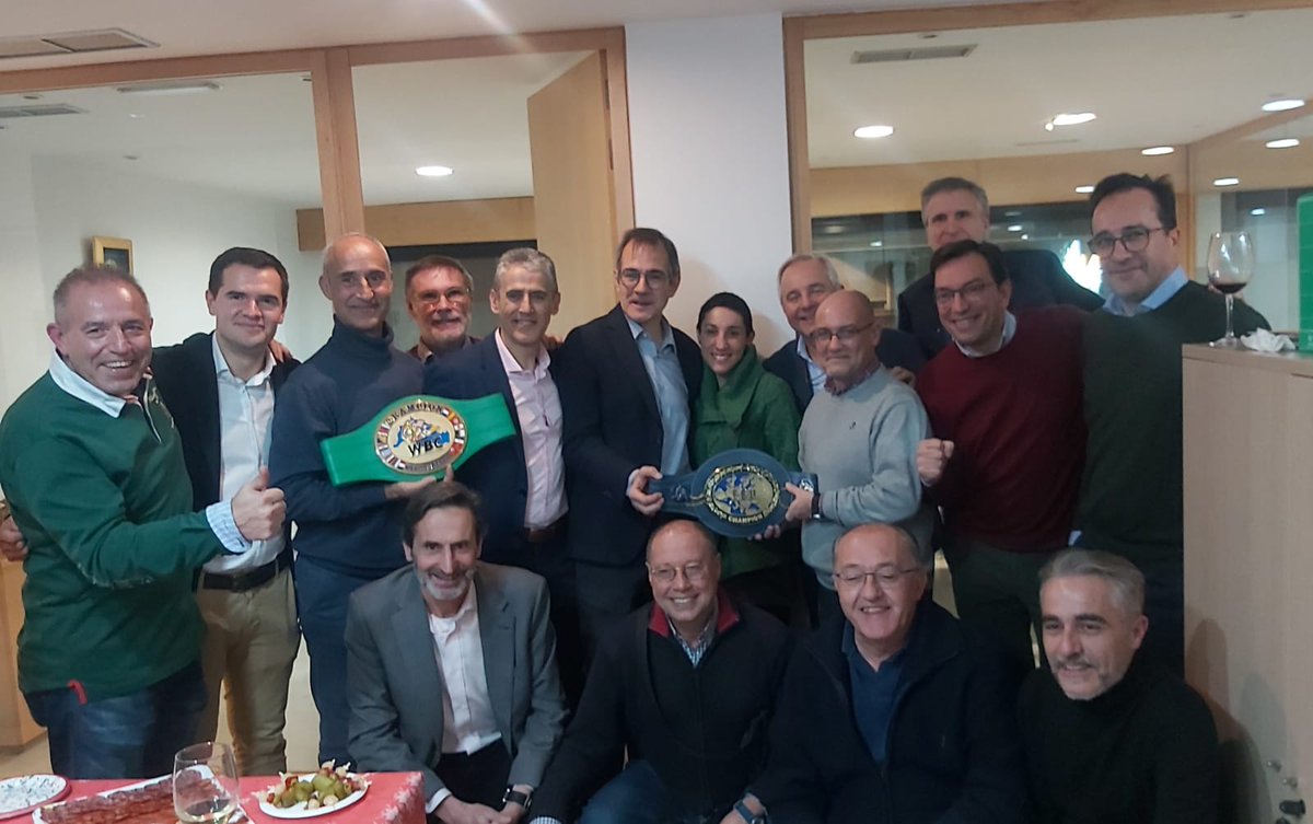 Brindando en <a href="/negotiaabogados/">Negotia</a> por un año lleno de éxitos y porque el 2024 sea fantástico. Gracias a todos los que nos acompañasteis. Fue estupendo compartir momentos entrañables. Seguimos trabajando para vosotros.