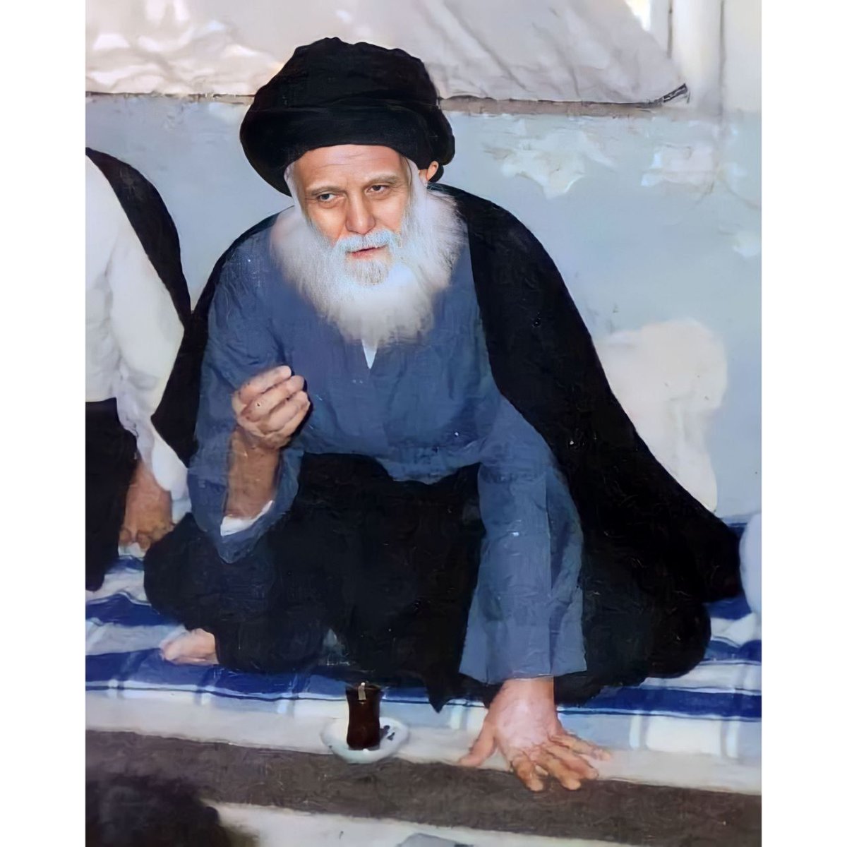 الســـلام علــــى من حـــــارب الظـــــالمين
السلام على من نصــــر المضلـــــومـــين
الـــسلام على مـــن اقـام الجمعـة بوقـت الطاغيـة المفسدين
الســـلام علـــيك مــــرجعـــي الحبيـــــب
بــــاقـــي وتبقــــى مرجعـــــا نــــاصحـــــا 
#الفاتحه والدعاء يرحمكم الله