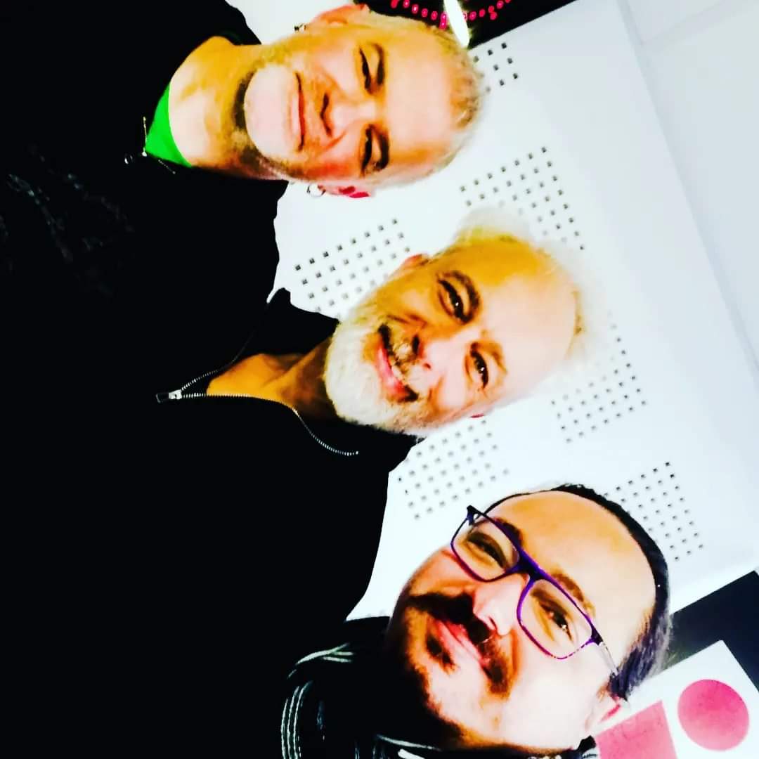 Frances21625501's tweet photo. 🇬🇧. Thursday December 21, 9 a.m.
A great interview for the release of our single "You Have to Hold On".
A big thank you to Fabrice as well as the entire @NRJhitmusiconly. Appointment made for March and the release of our album “La Vie en Rose”.
Stay connected. https://t.co/xf2YgWbPRD