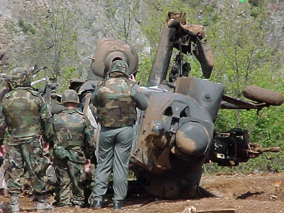 Zeljko2016's tweet photo. @dardanian01 IOWA ће да заврши исто као што је и  AH-64 завршио на граници Кошаре и Горожуп.😎🇷🇸☦️🇷🇺☦️🇨🇵🐺🐻 https://t.co/TDtqfw0cxE