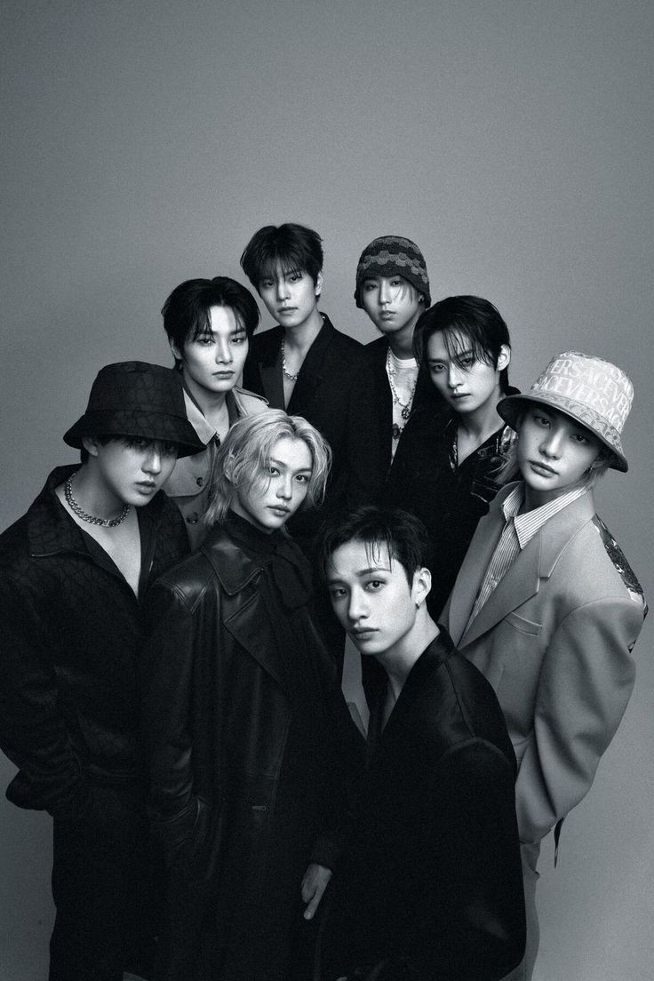 thecloudaus's tweet photo. #SKZ ot8 au • Cores do Coração. 

 Jisung, um jovem que enxerga o mundo em preto e branco, descobre a magia das cores ao se juntar a um grupo de k-pop com sete integrantes. Cada membro traz uma tonalidade única, representando suas personalidades e sonhos. + https://t.co/bDBzrX3USN