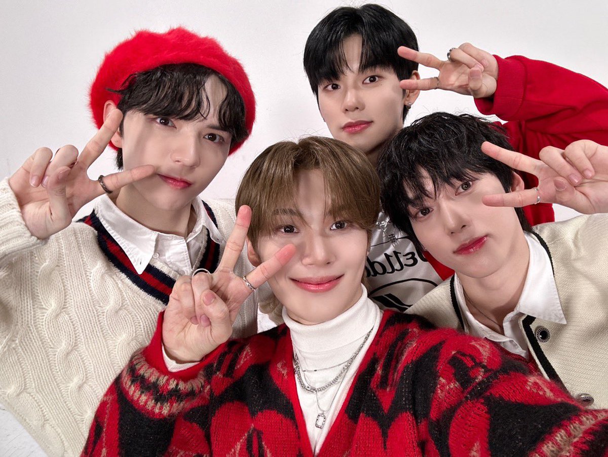 FANEVNNE_FR's tweet photo. ⸢ 📸 ⸥ TWITTER › 28.12.2023

⤿ Des photos de #PARKHANBIN et #LEEJEONGHYEON accompagnés de @NaKamden_FR et Brian de @AMPERSANDONE_FR ont été postées

⊹ #EVNNE #이븐
#박한빈 #이정현 ⊹ https://t.co/5bvb6baa6x