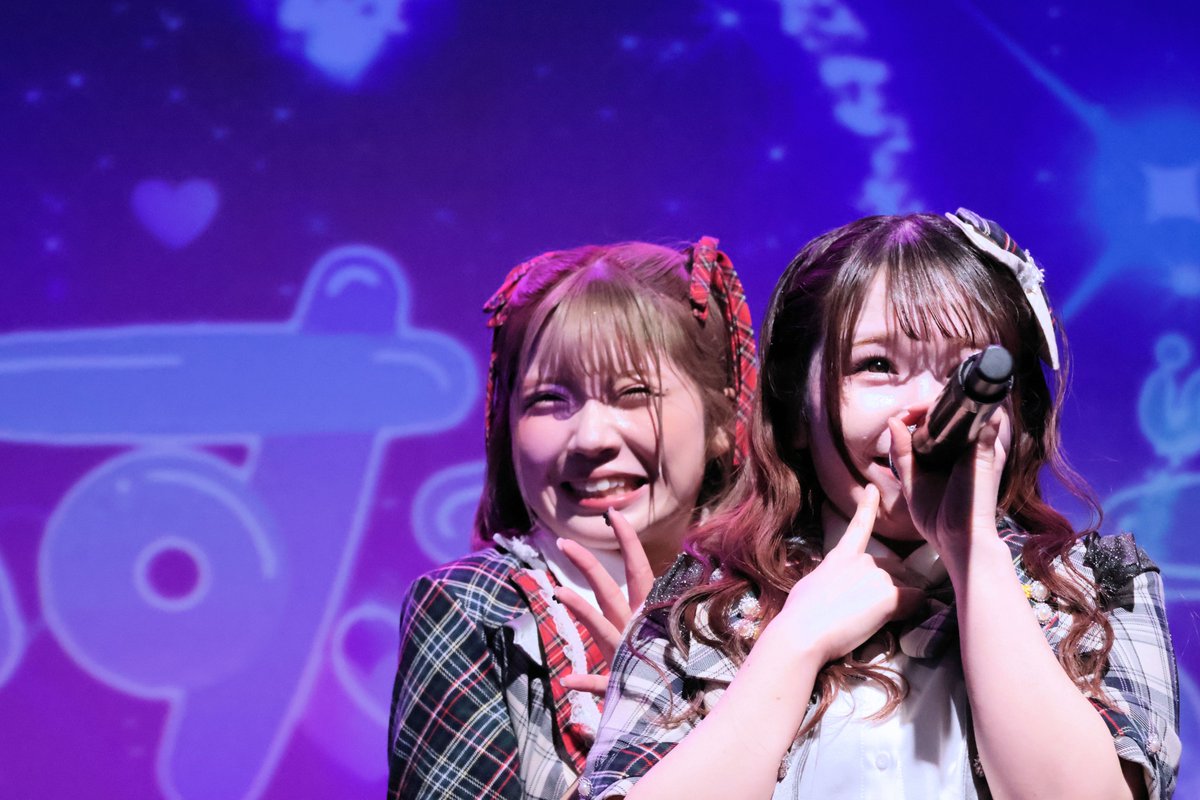 Panchan_7's tweet photo. 12/26あいすなっつワンマンライブより
ハートのエースでひまりちゃんにくっつくももちゃんの笑顔見て、嬉しくて、涙出そうになった🥰
#あいすなっつ
#PREFLOP
#小波もも https://t.co/TJUQdypcwI