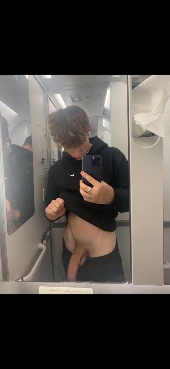 LloydXcreator's tweet photo. Suck it on the ✈️ 
My OF = 3,5$ https://t.co/x2oO8BTGH8