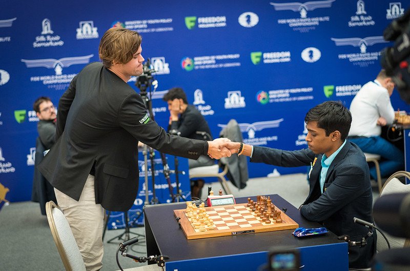 For Magnus Carlsen i VM er 5+5+6 lik 16. 👑 🇳🇴

📷 Lennart Ootes