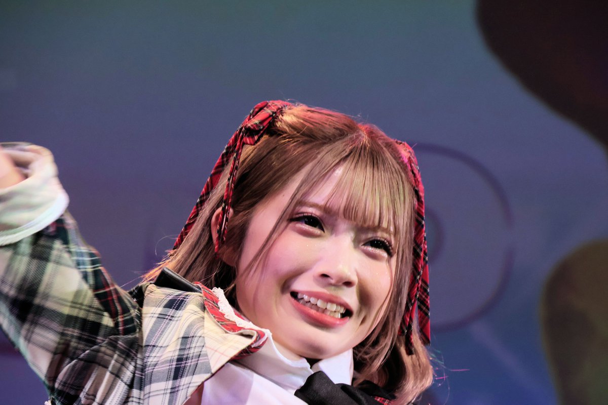 Panchan_7's tweet photo. 12/26あいすなっつワンマンライブより
ハートのエースでひまりちゃんにくっつくももちゃんの笑顔見て、嬉しくて、涙出そうになった🥰
#あいすなっつ
#PREFLOP
#小波もも https://t.co/TJUQdypcwI