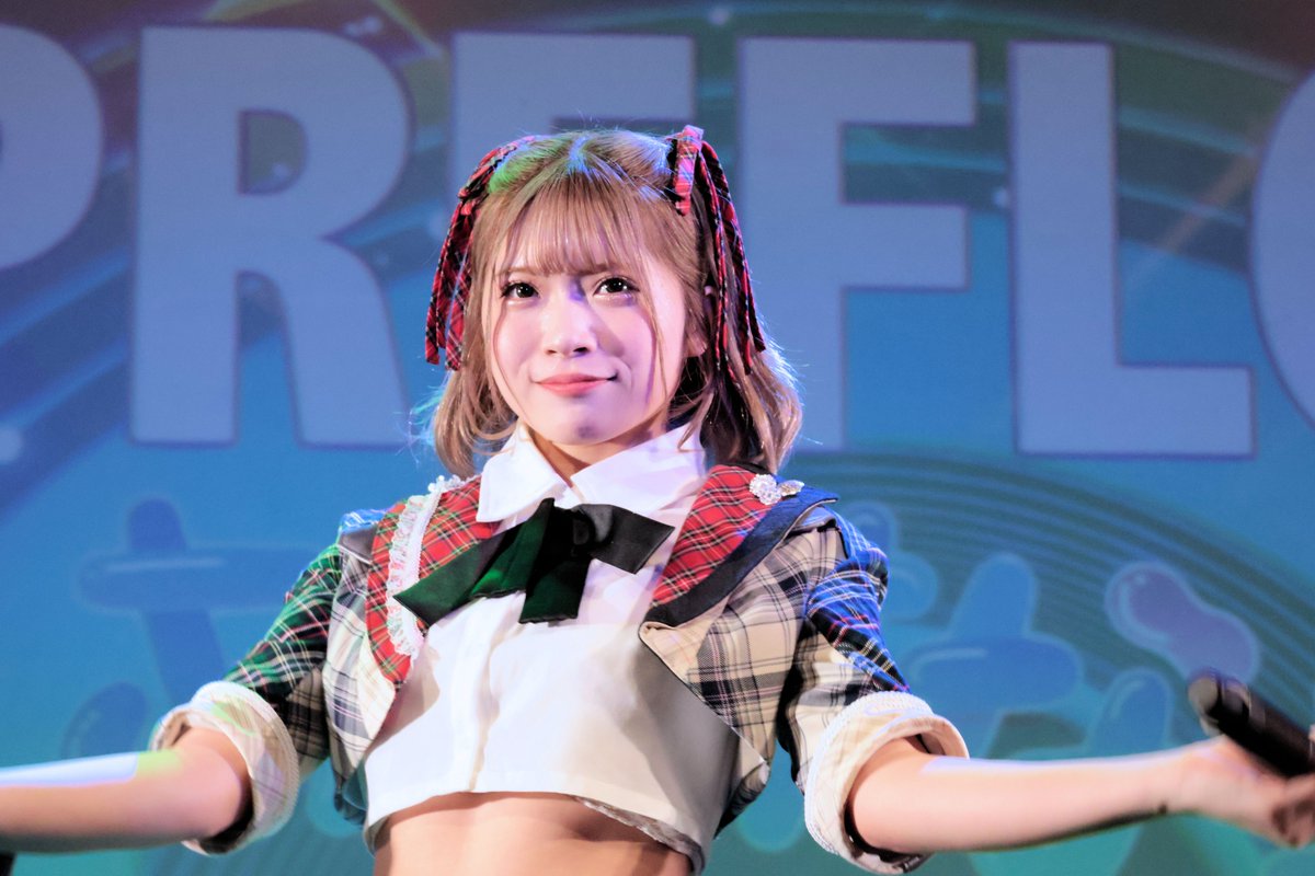 Panchan_7's tweet photo. 12/26あいすなっつワンマンライブより
ハートのエースでひまりちゃんにくっつくももちゃんの笑顔見て、嬉しくて、涙出そうになった🥰
#あいすなっつ
#PREFLOP
#小波もも https://t.co/TJUQdypcwI