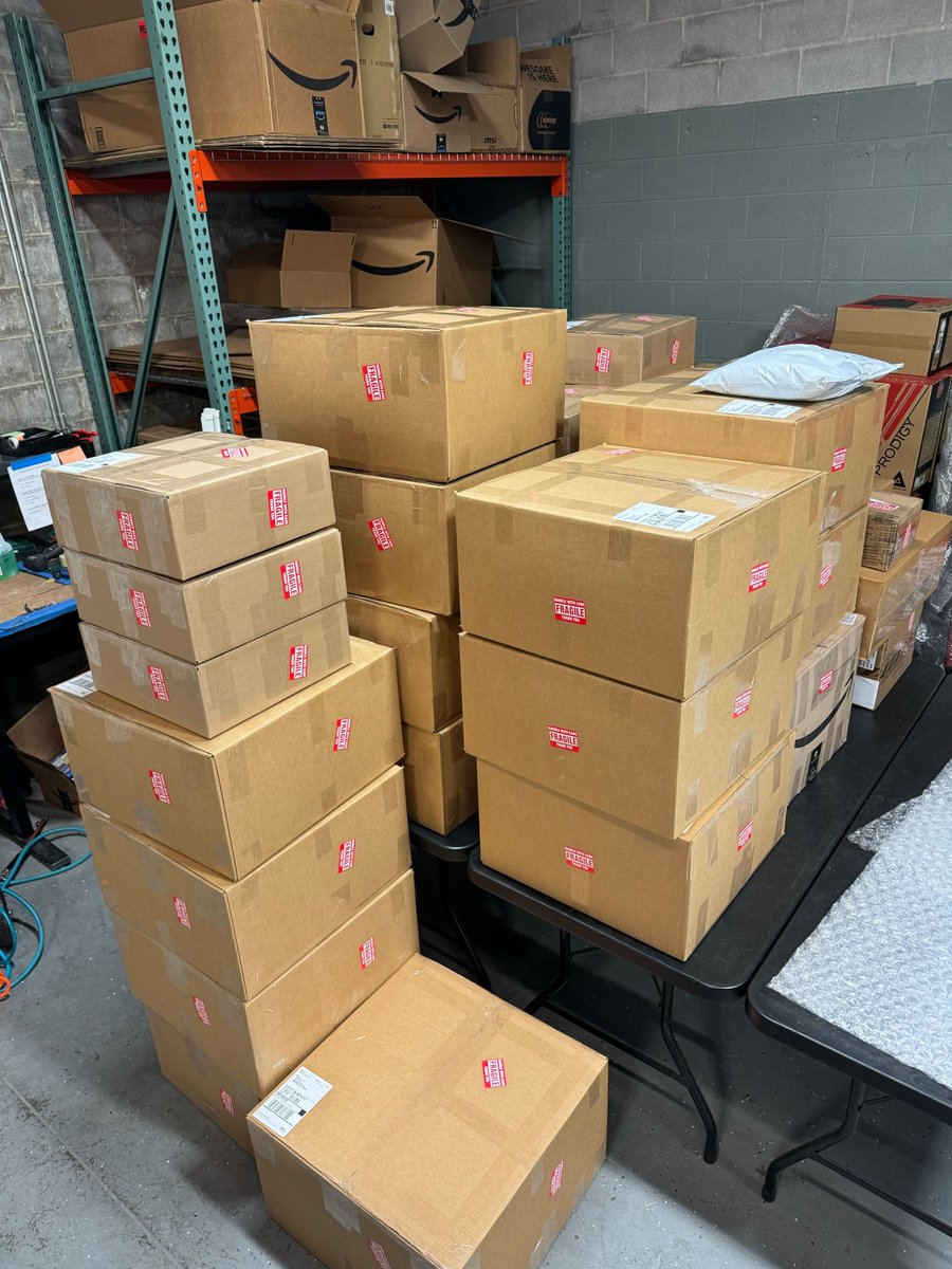 PCBrosLLC's tweet photo. Still catching up from the Holiday orders! Our New Years Resolution is to build a house out of orders ๐
Thank you all so much for the support. Tag us with your new PC setup!
@toastybros #pcbros https://t.co/ofs7MTCWkS