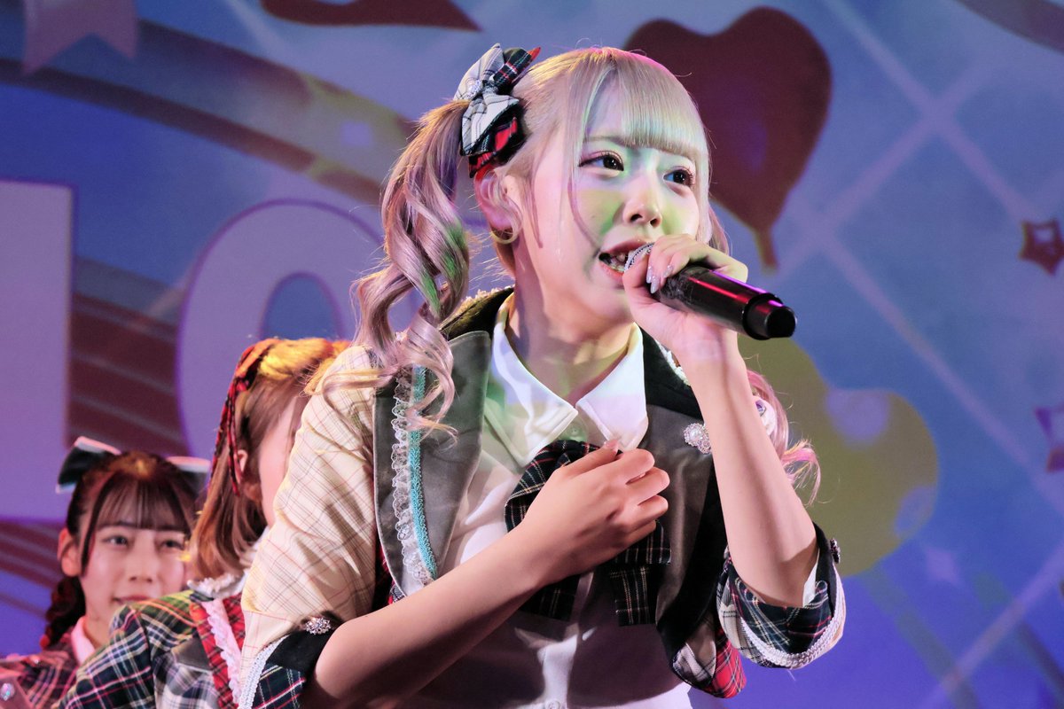 Panchan_7's tweet photo. 12/26あいすなっつワンマンライブより
キラキラツインテールのひなちゃん。スタイル良くてお人形さんみたい😄
#あいすなっつ
#PREFLOP
#海月ひな https://t.co/bLoTp2fmYc